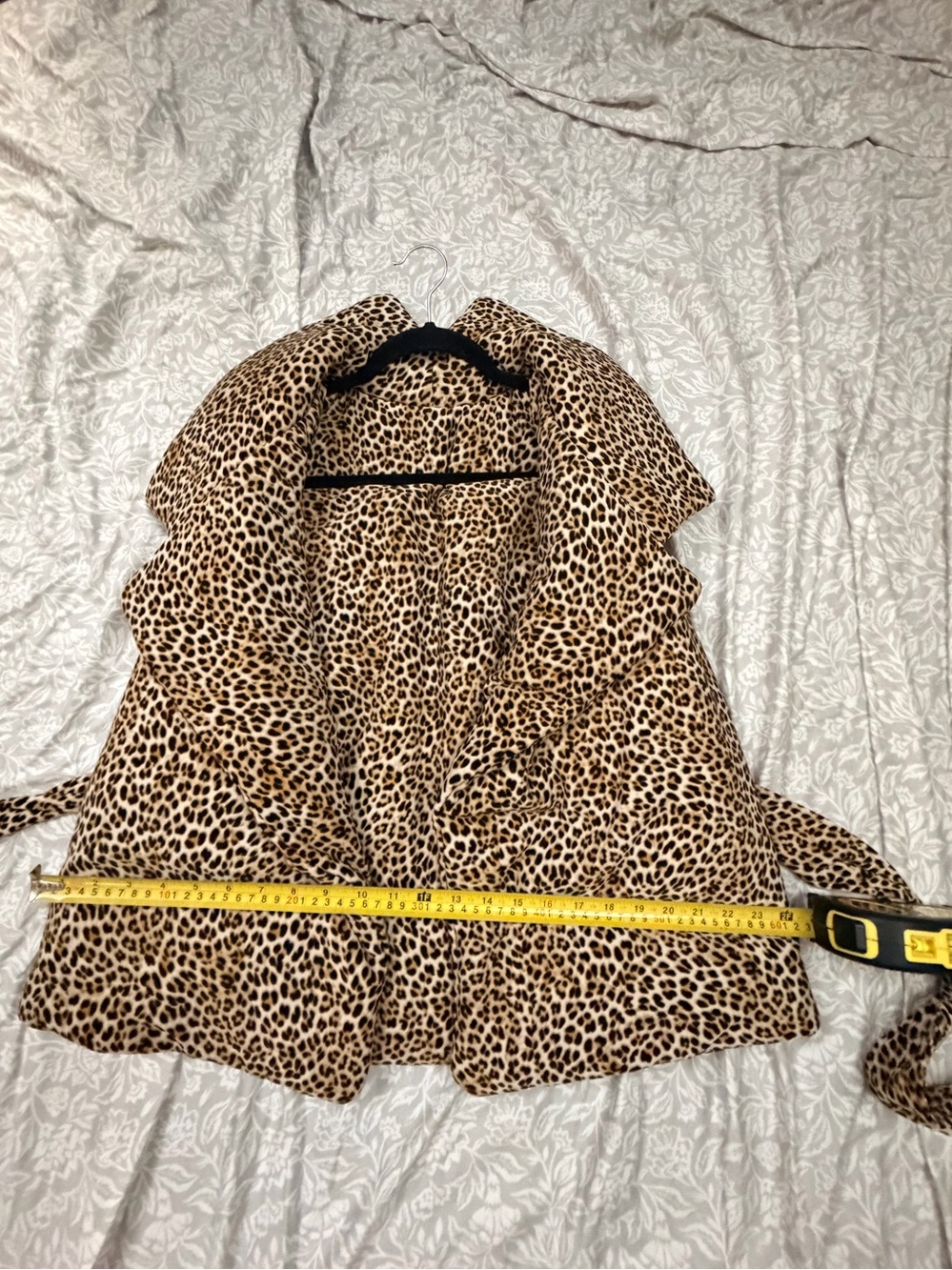 Norma Kamali Leopard Print Belted Sleeveless Puffer Vest - Picture 6 of 7